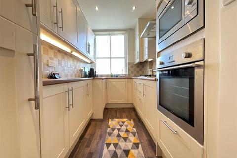2 bedroom flat for sale, Queens Parade, Scarborough, YO12