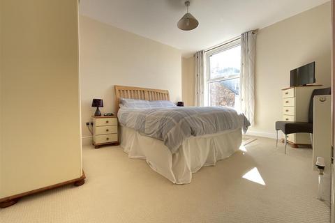 2 bedroom flat for sale, Queens Parade, Scarborough, YO12