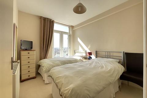 2 bedroom flat for sale, Queens Parade, Scarborough, YO12