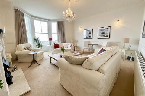 2 bedroom property for sale, Esplanade, Scarborough, YO11