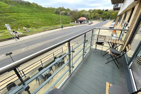 2 bedroom apartment for sale, Peasholm Gap, Scarborough, YO12