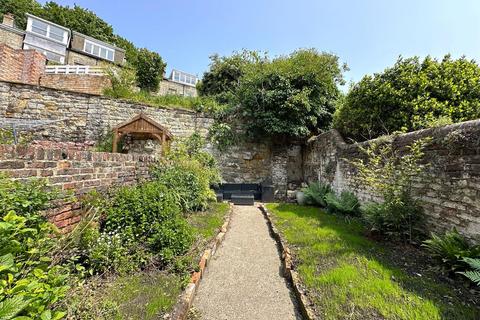 4 bedroom property for sale, Castlegate, Scarborough, YO11