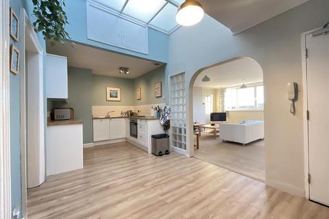 3 bedroom flat for sale, Prince Of Wales Terrace, Scarborough, YO11