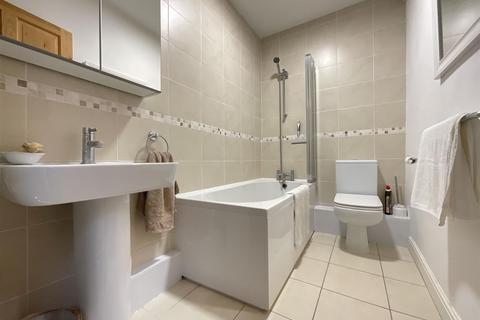 3 bedroom flat for sale, Prince Of Wales Terrace, Scarborough, YO11