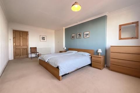 3 bedroom flat for sale, Prince Of Wales Terrace, Scarborough, YO11