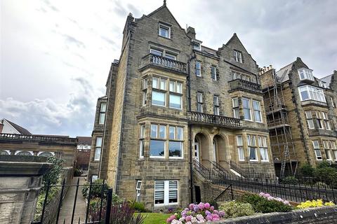 2 bedroom property for sale, First Floor Flat, 70 Esplanade, Scarborough, YO11 2UZ