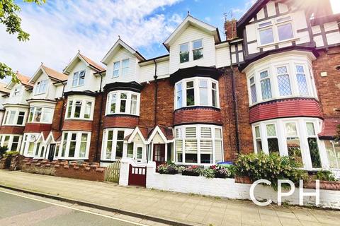 2 bedroom flat for sale, West Avenue, Filey, YO14
