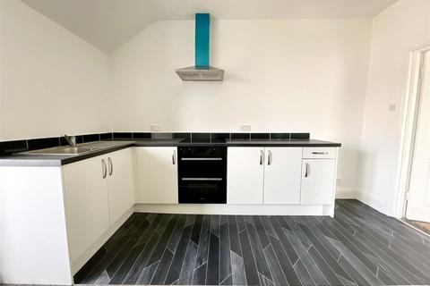 2 bedroom flat for sale, West Avenue, Filey, YO14