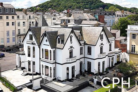 2 bedroom property for sale, Esplanade, Scarborough, YO11