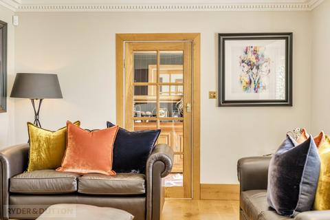 4 bedroom detached house for sale, Roils Head Road, Halifax, West Yorkshire, HX2