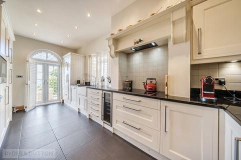 4 bedroom detached house for sale, Roils Head Road, Halifax, West Yorkshire, HX2