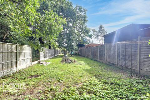 3 bedroom end of terrace house for sale, Towneley Cottages, Romford, RM4 1JP