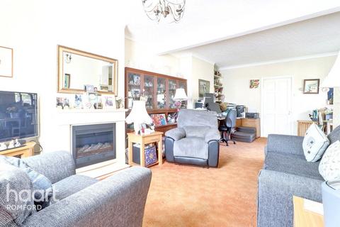 3 bedroom end of terrace house for sale, Towneley Cottages, Romford, RM4 1JP