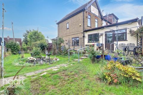 3 bedroom end of terrace house for sale, Towneley Cottages, Romford, RM4 1JP