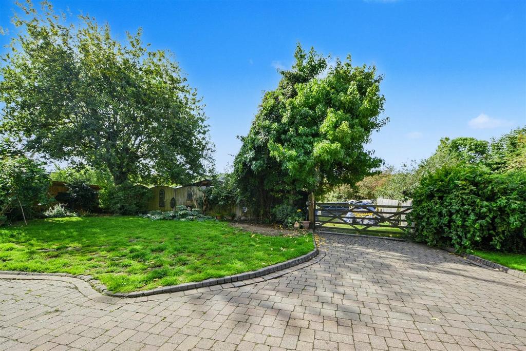 Driveway 2.jpeg