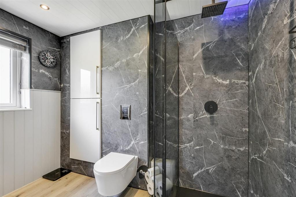 Shower Room 1.jpeg