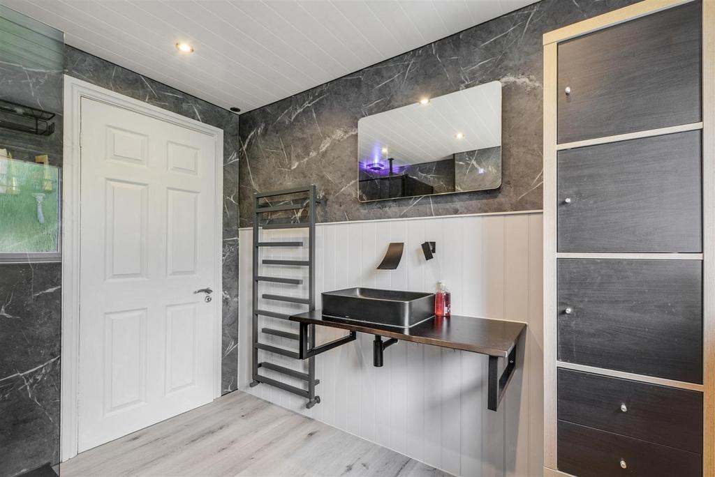 Shower Room 2.jpeg