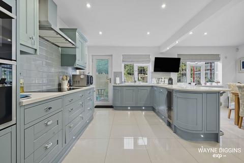 undefined, Foxes Green, Grays RM16