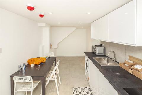 1 bedroom in a house share to rent, Coburg Crescent, London, SW2