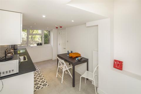 1 bedroom in a house share to rent, Coburg Crescent, London, SW2