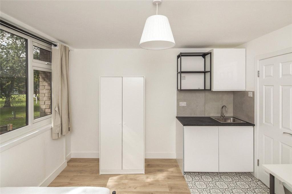Bedroom/Kitchenette