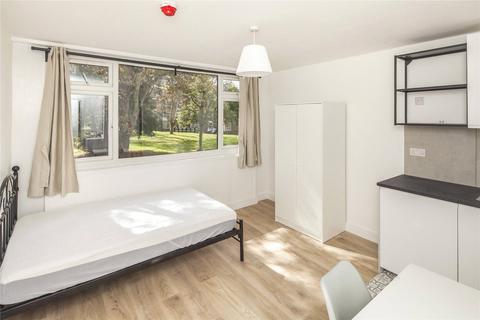 1 bedroom in a house share to rent, Coburg Crescent, London, SW2