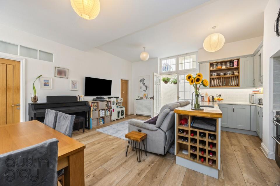 Adelaide Crescent, 29 B-003 (Custom).JPG