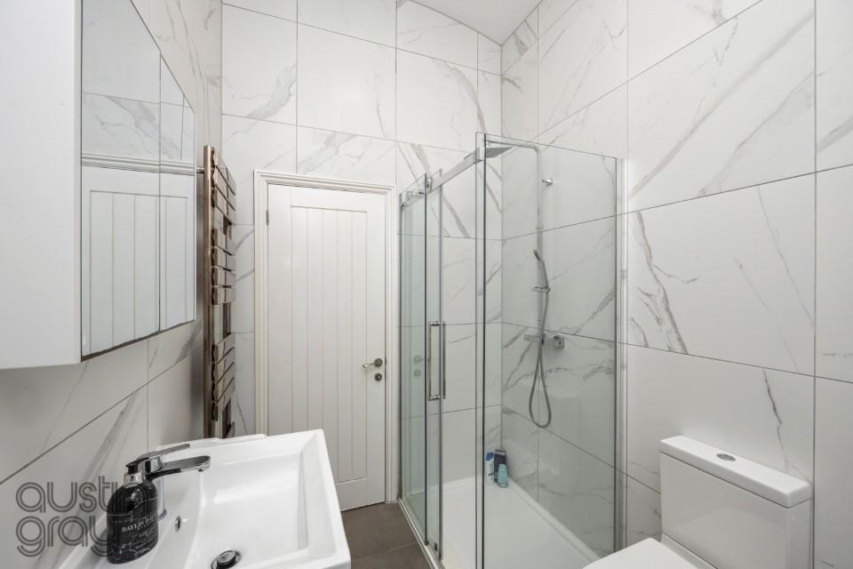 Adelaide Crescent, 29 B-015 (Custom).JPG