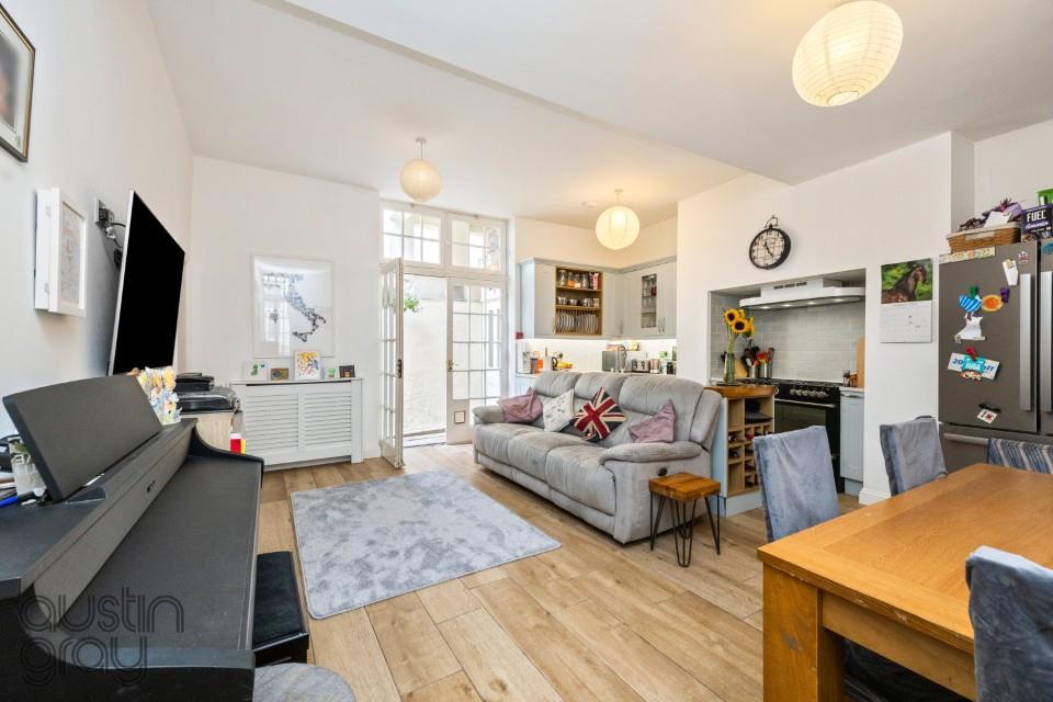 Adelaide Crescent, 29 B-001 (Custom).JPG