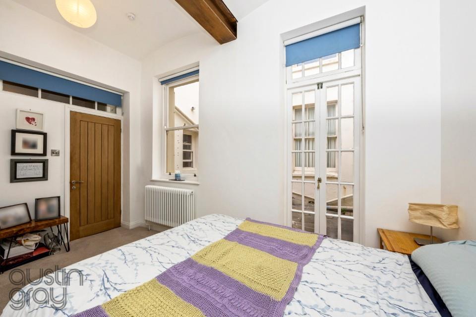 Adelaide Crescent, 29 B-012 (Custom).JPG