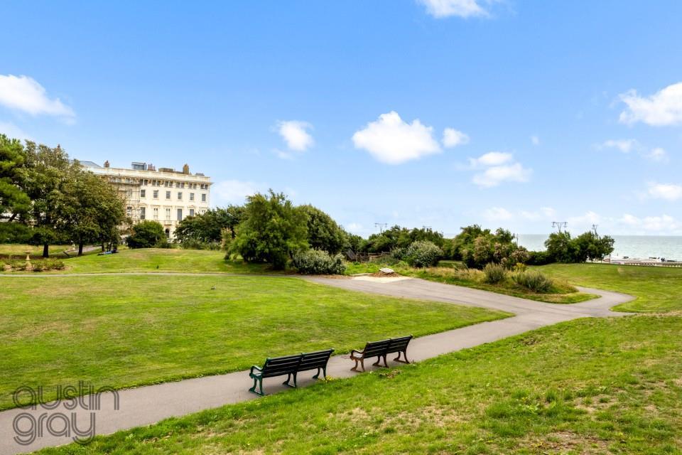 Adelaide Crescent, 29 B-032 (Custom).JPG