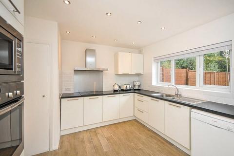 undefined, Lynden Way, Kent BR8