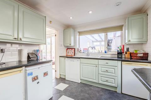 undefined, Linden Close, New Haw KT15