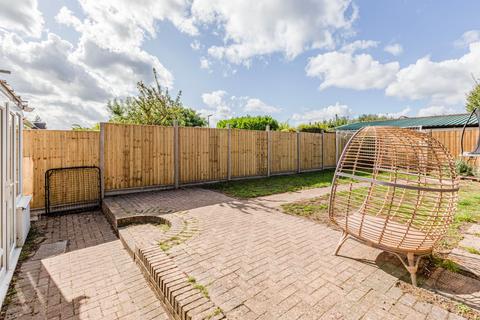 undefined, Linden Close, New Haw KT15
