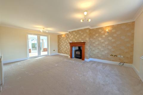 4 bedroom detached house for sale, Church Road, Friskney, PE22
