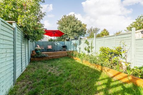 2 bedroom maisonette for sale, Blythe Hill, Catford, London, SE6