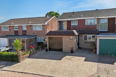 3 bedroom end of terrace house for sale, Stirling Close, Gillingham, ME8