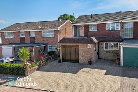 3 bedroom end of terrace house for sale, Stirling Close, Gillingham, ME8