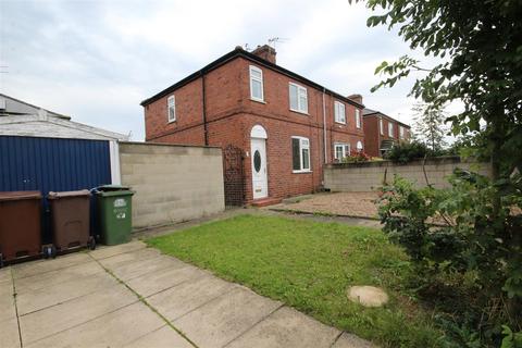 3 bedroom semi-detached house to rent, Wheatcroft, Castleford