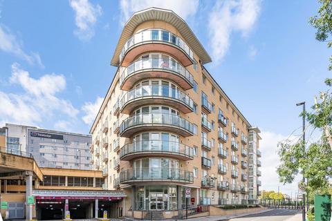 Bedfont Lane, Feltham TW13