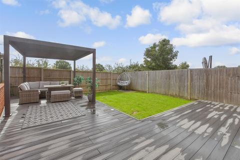 3 Ledger Gardens, Reigate, RH2 8FL