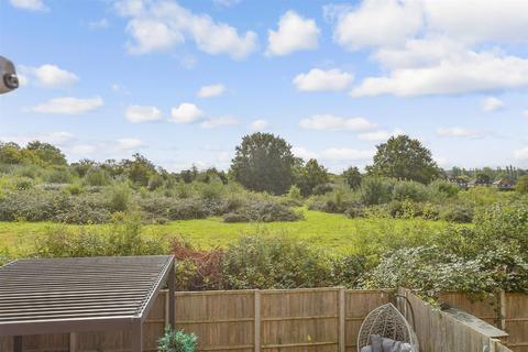 3 Ledger Gardens, Reigate, RH2 8FL