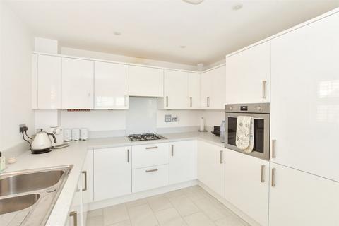 3 Ledger Gardens, Reigate, RH2 8FL