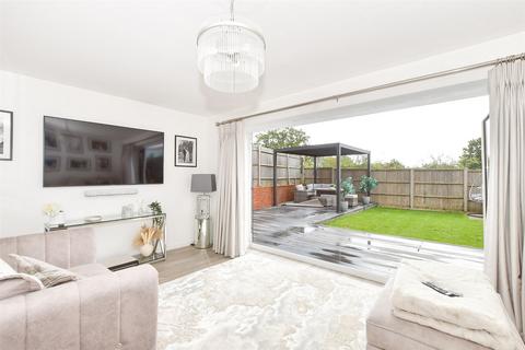 3 Ledger Gardens, Reigate, RH2 8FL