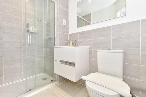 3 Ledger Gardens, Reigate, RH2 8FL