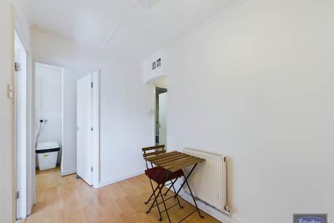 3 bedroom flat to rent, Sherwood Park Avenue, Sidcup, Kent
