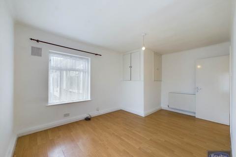 3 bedroom flat to rent, Sherwood Park Avenue, Sidcup, Kent