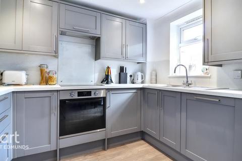 3 bedroom semi-detached house for sale, Leabrook Close, Bury St Edmunds