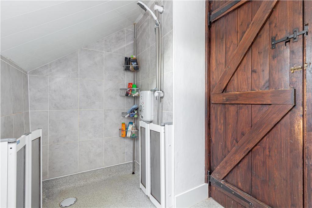 Bathroom-3.jpg