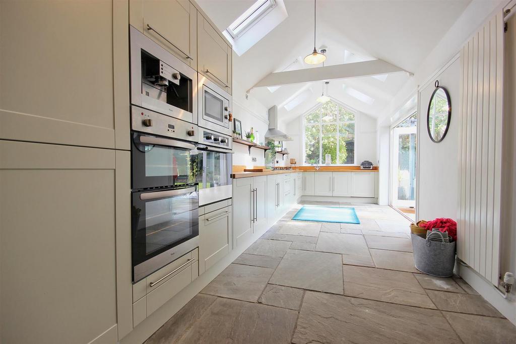 COMBINED DAY ROOM & DINING KITCHEN